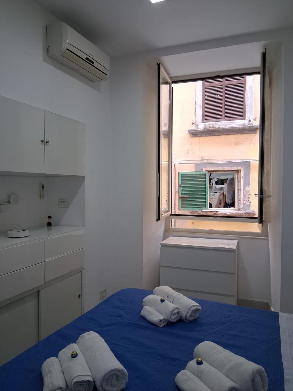 Bed, Photo of the whole room, Bedroom, air conditioner