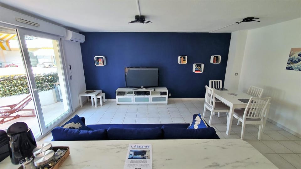 TV and multimedia, Living room, Dining area