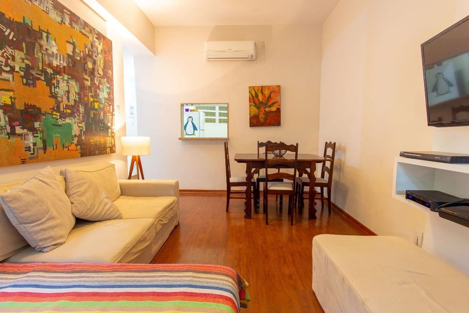 People, TV and multimedia, Living room, Dining area, Guests, Street view, Seasons, group of guests, Family