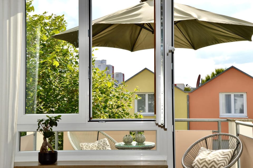 Property building, Patio, View (from property/room), Balcony/Terrace, Dining area, Garden view