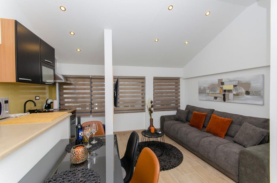 Living room, Dining area, kitchen
