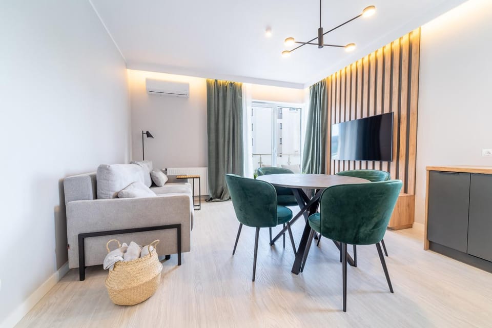 TV and multimedia, Seating area, Dining area