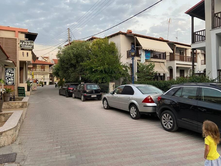 Beautiful apartment by center of Pefkochori Chalkidiki Apartment in Halkidiki