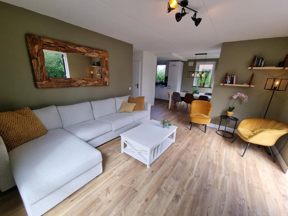 Family home, large garden, playground kids, firepit, terraces, sleeps max 7 and 1 babycot, kids playroom inside House in Gelderland, Netherlands