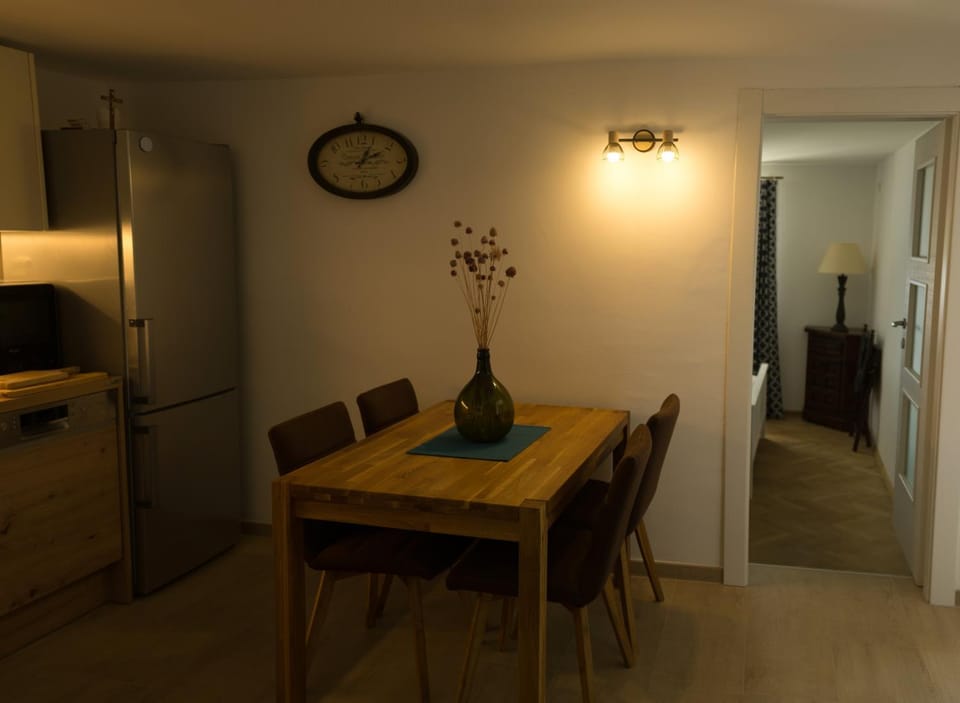 Dining area, kitchen