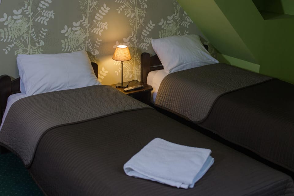 Bed, Photo of the whole room, Seating area, Bedroom, towels
