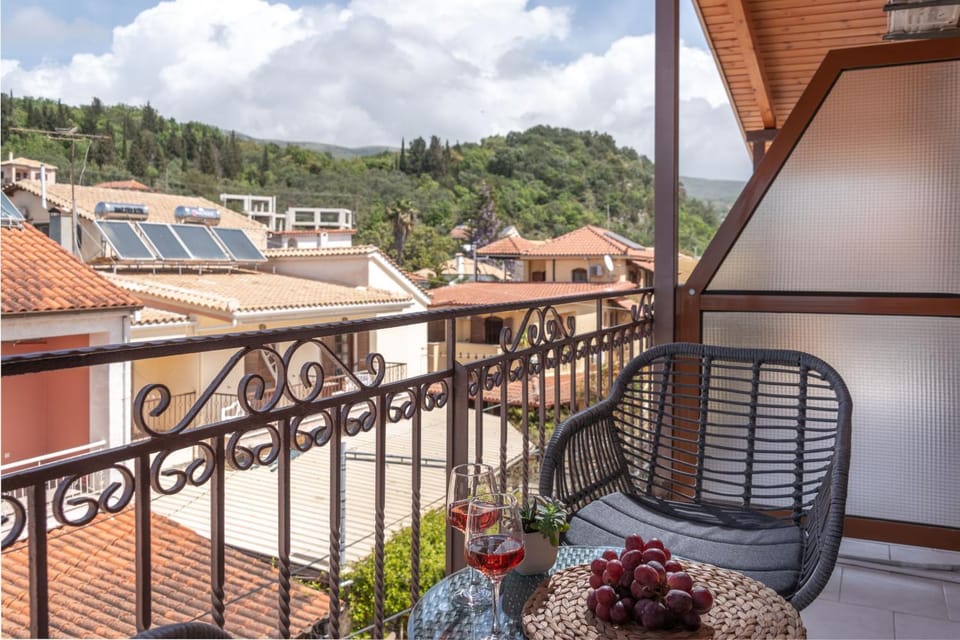 Balcony/Terrace, Mountain view, Street view