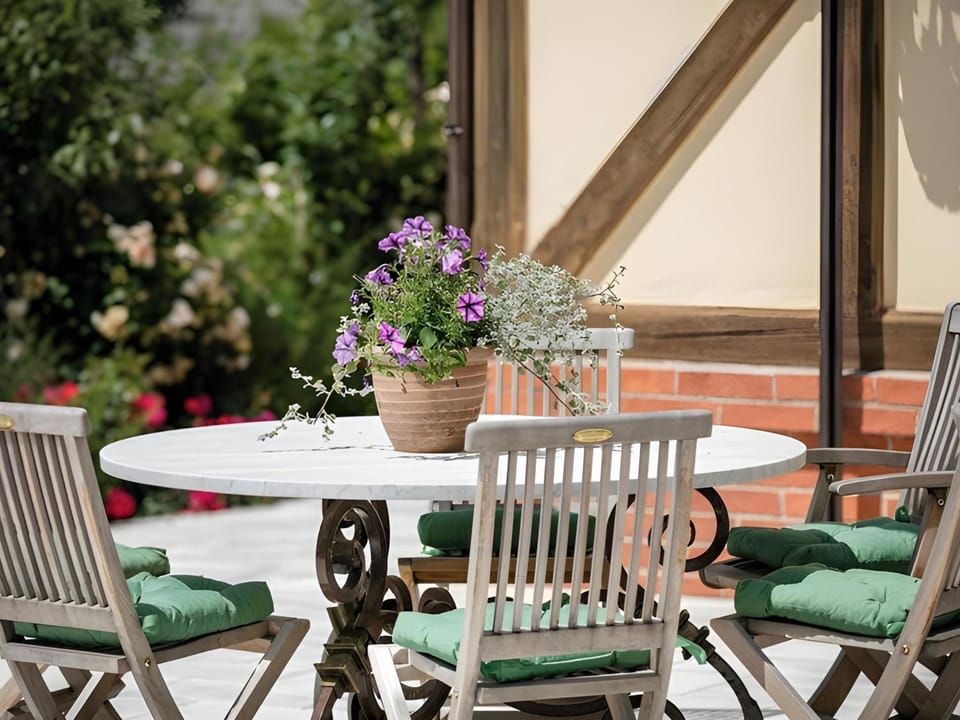 Patio, Dining area