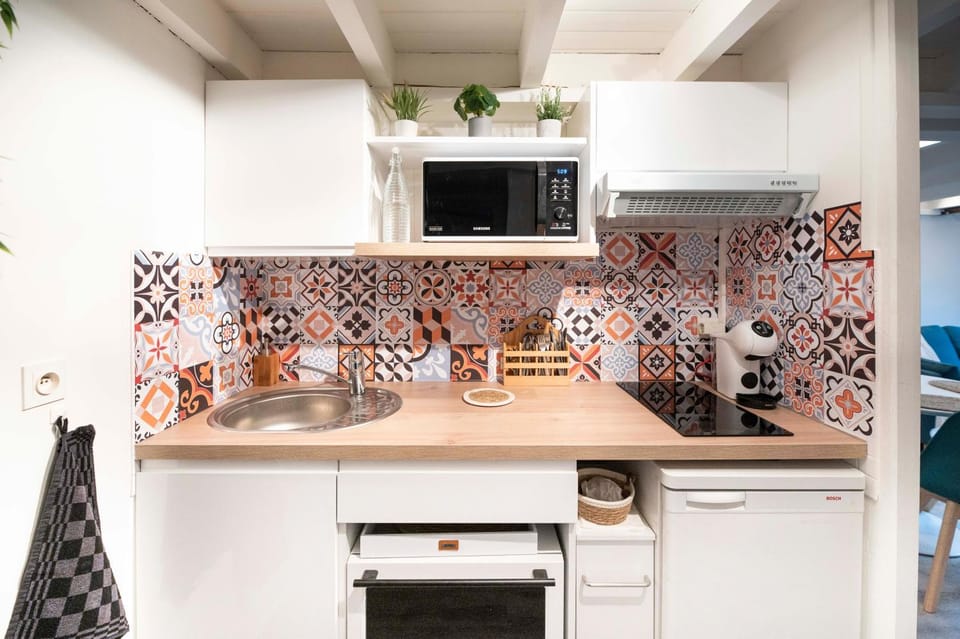 Kitchen or kitchenette