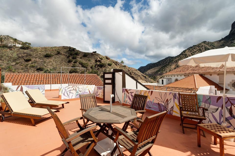 Property building, Balcony/Terrace, Living room
