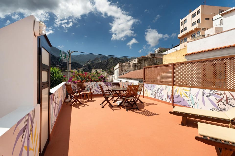Property building, Balcony/Terrace, Living room