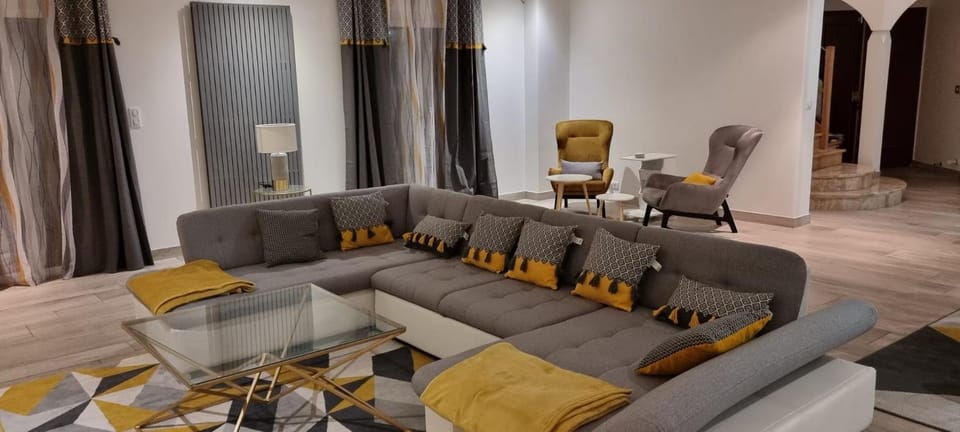 Communal lounge/ TV room