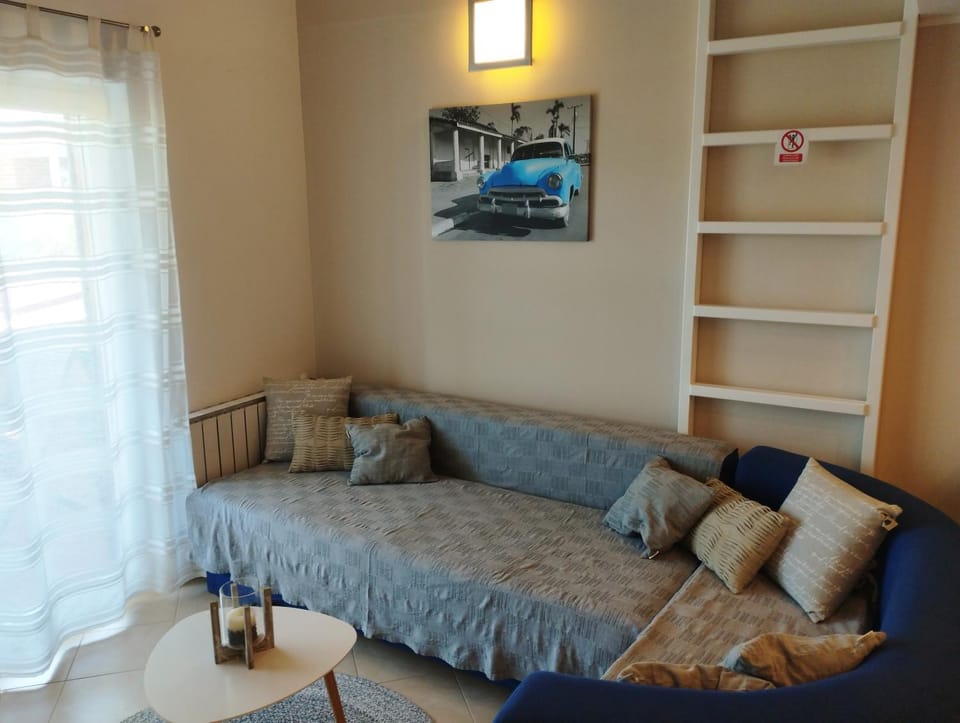 Communal lounge/ TV room, TV and multimedia, Living room, Seating area