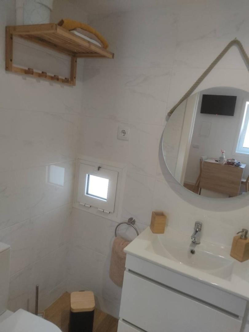Bathroom, towels