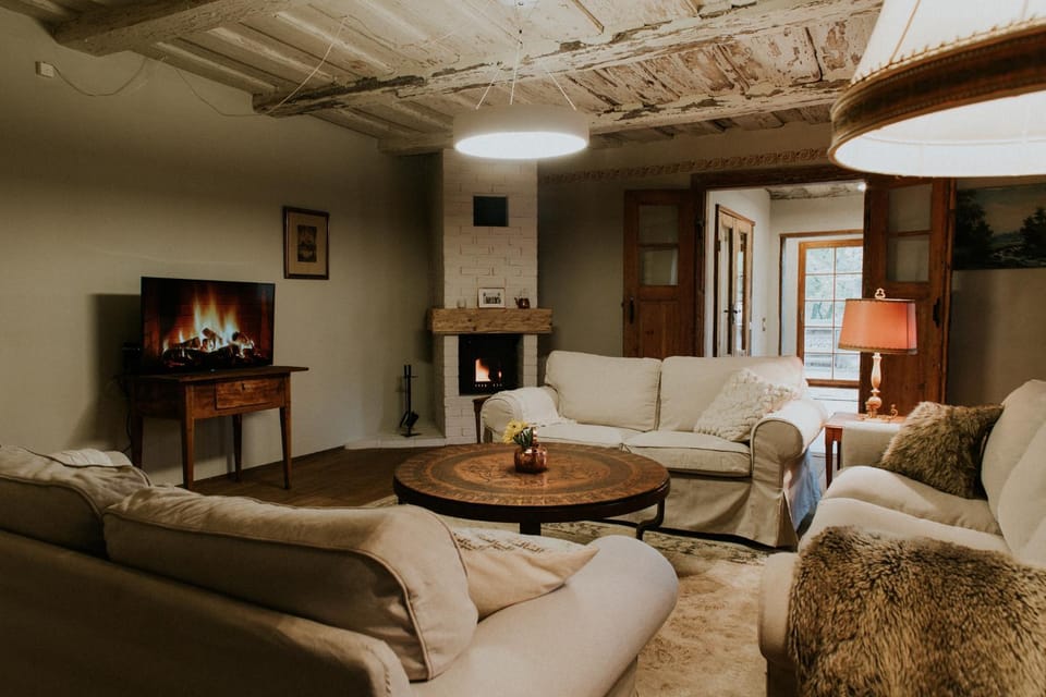 Communal lounge/ TV room