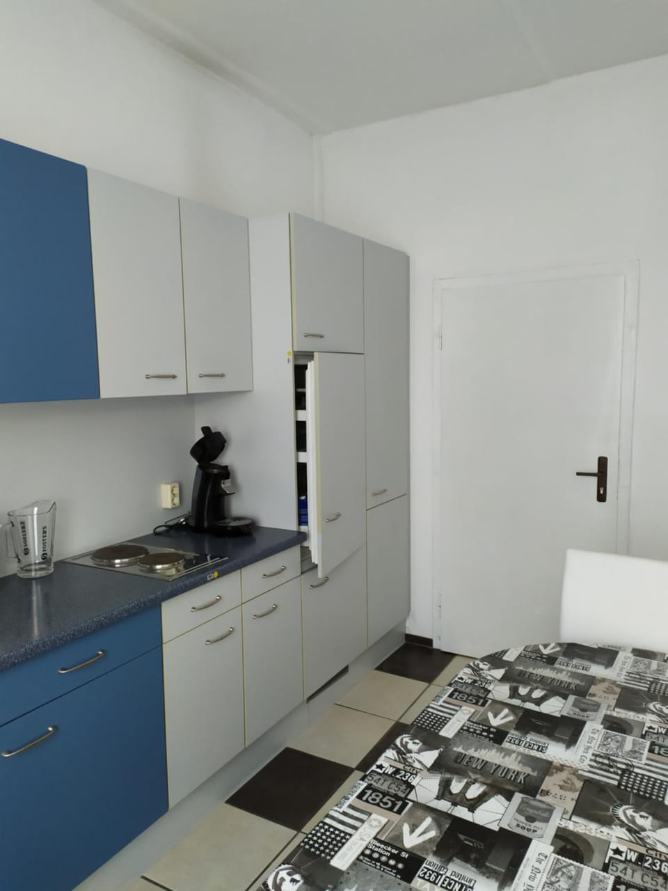 Kitchen or kitchenette, Communal kitchen, stove