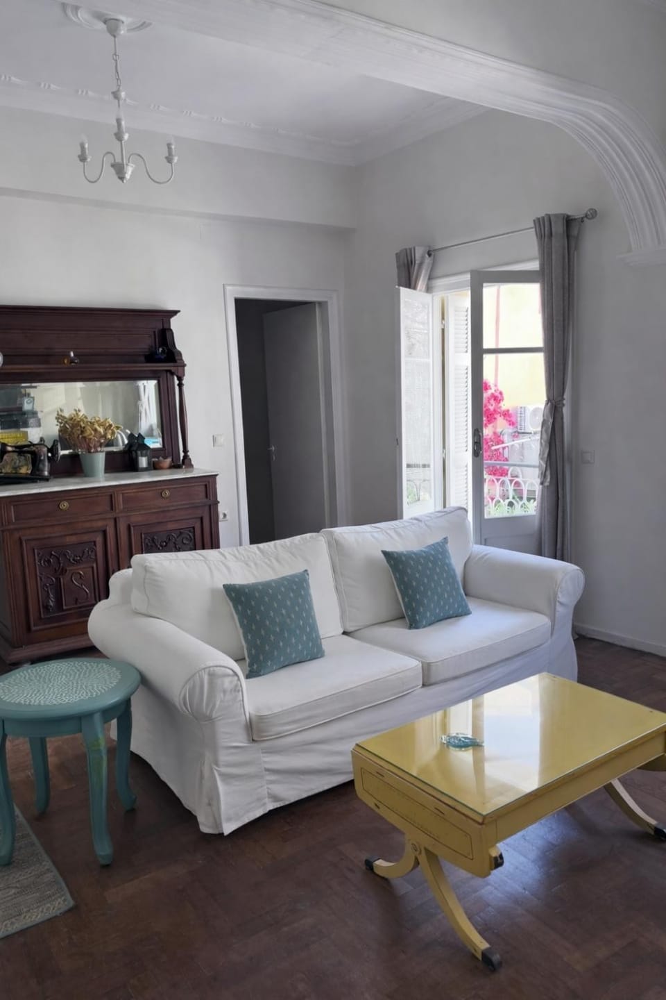 Living room, Seating area