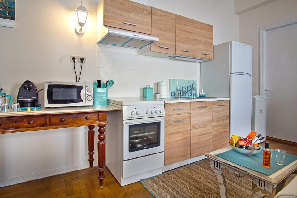 Kitchen or kitchenette, minibar, pet friendly, stove