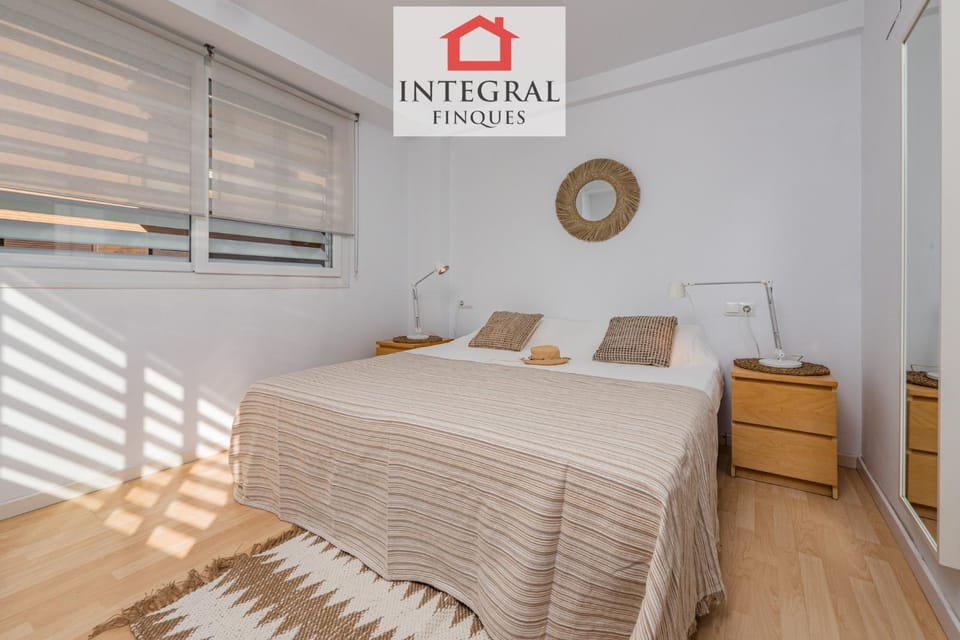 Property building, Bed, Off site, Photo of the whole room, Bedroom