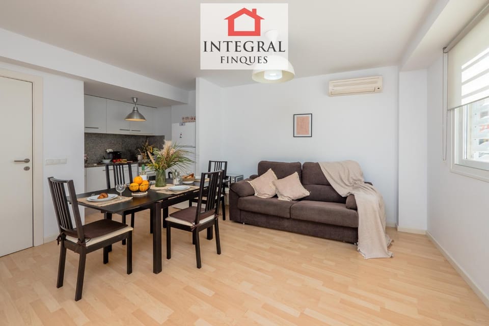 Living room, Seating area, Dining area, air conditioner