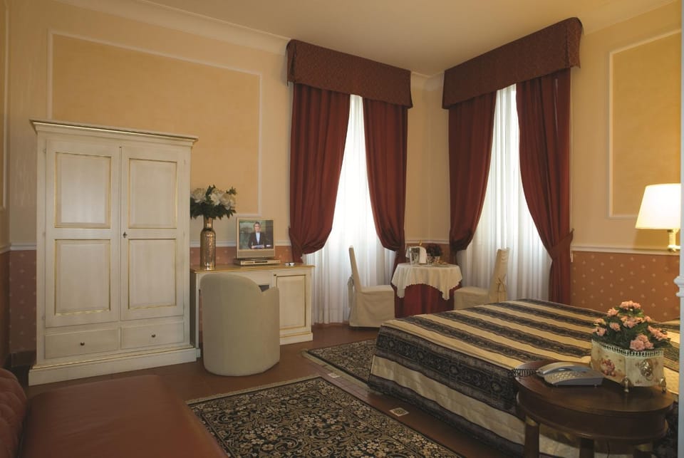 View (from property/room), Photo of the whole room, Photo of the whole room, Bedroom