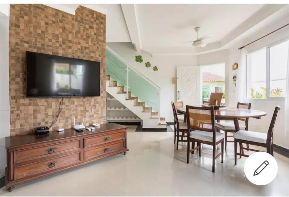 Communal lounge/ TV room, TV and multimedia, Seating area, Dining area
