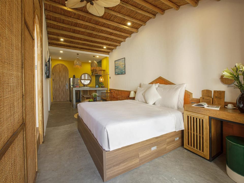 Bed, Photo of the whole room, Bedroom, fireplace