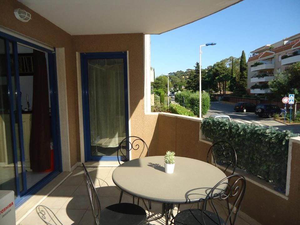 Joli 2 pièces climatisé avec terrasse Apartment in Cavalaire-sur-Mer
