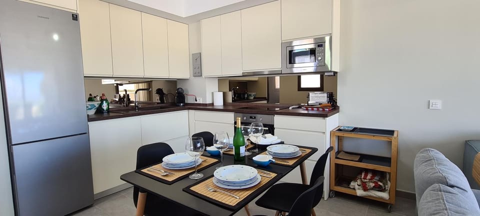 Kitchen or kitchenette, Dining area, kitchen