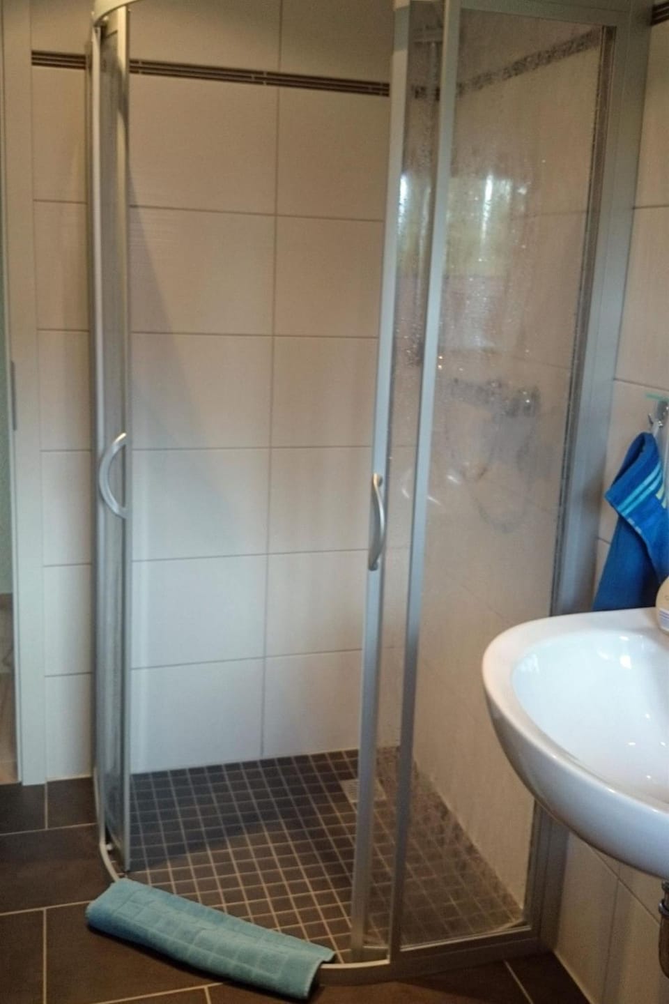 Shower, Bathroom, towels