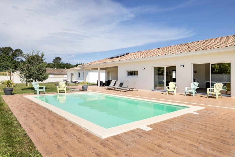Property building, Swimming pool