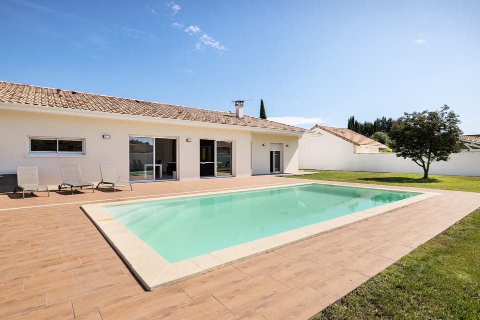 Property building, Swimming pool