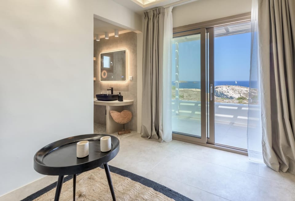 Ocean Pearl Luxurious Suite House in Milos