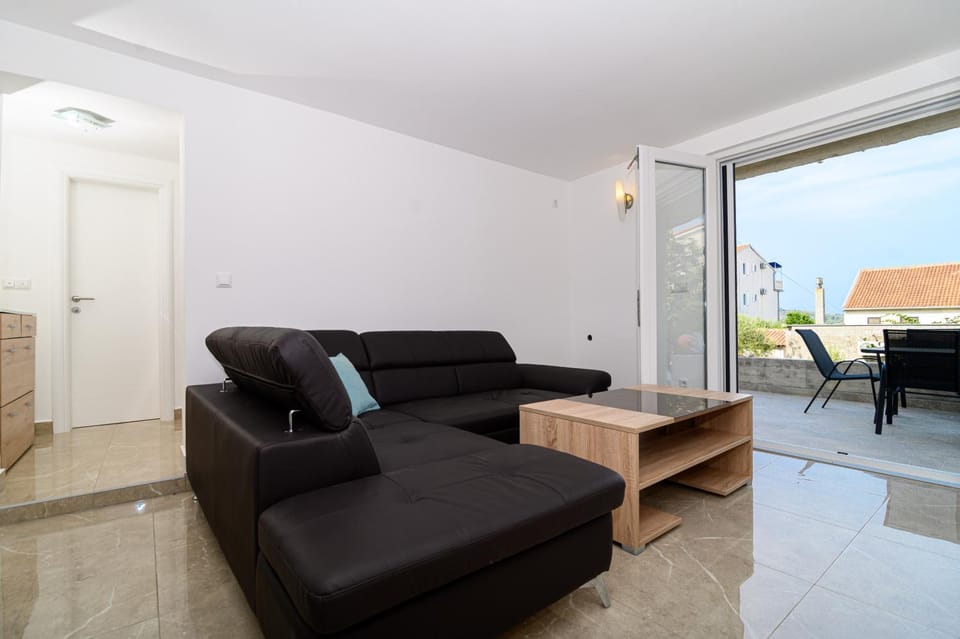 Apartman Sara Apartment in Okrug Gornji