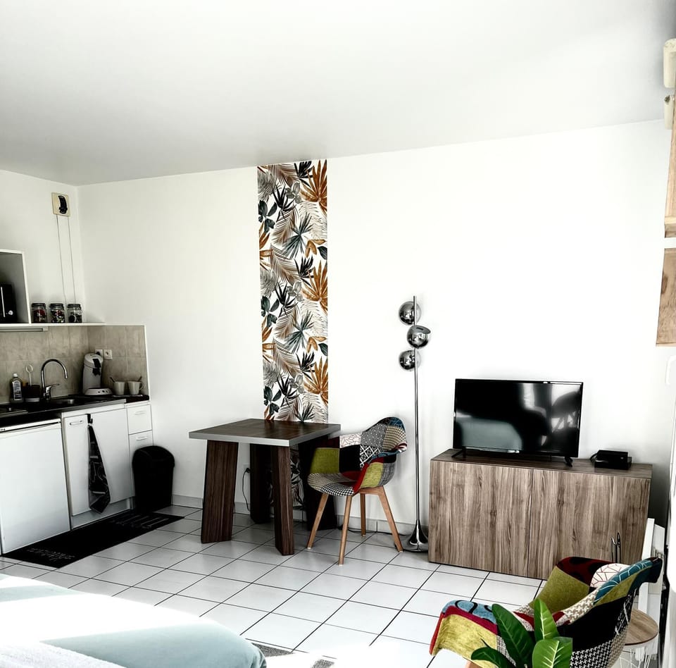 TV and multimedia, Kitchen or kitchenette, Living room, Seating area, Dining area, minibar