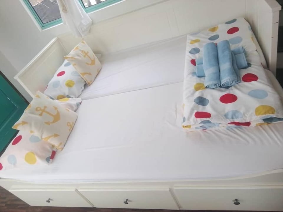 Wifi Netflix Tiny House near Jetty of Kuala Besut 4 pax House in Besut
