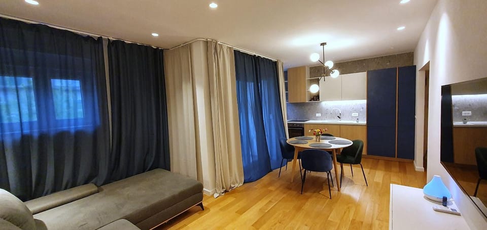 TV and multimedia, Kitchen or kitchenette, Living room, Seating area, Dining area, hair dresser