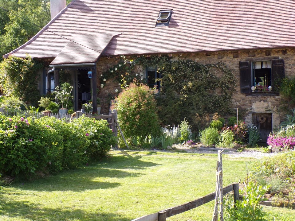 la maison de Royer Bed and Breakfast in Nouvelle-Aquitaine