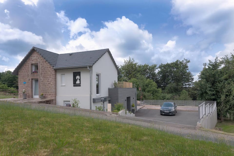 Property building, Neighbourhood