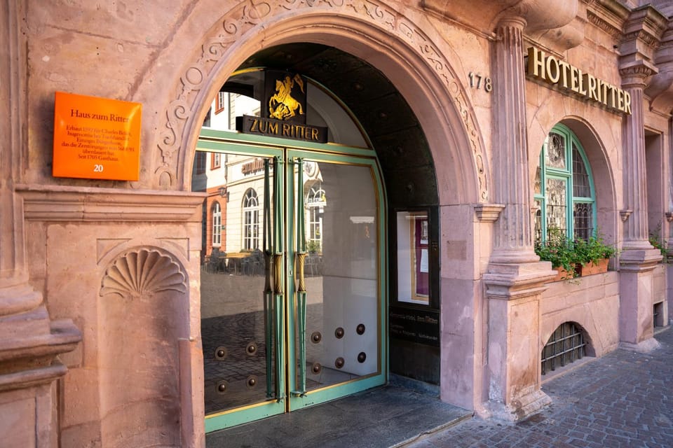 Facade/entrance