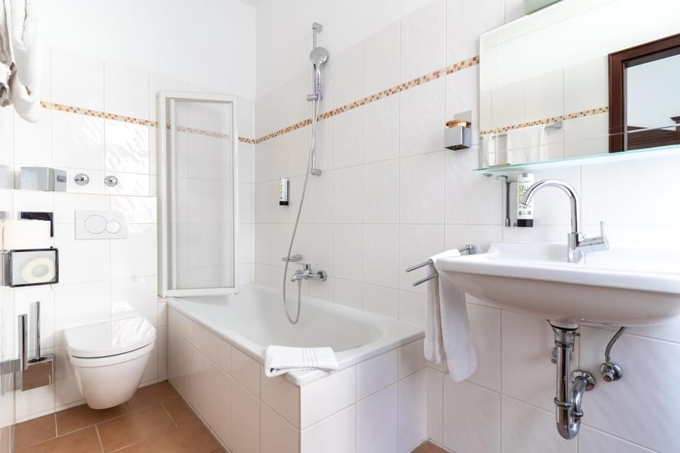 Toilet, Bath