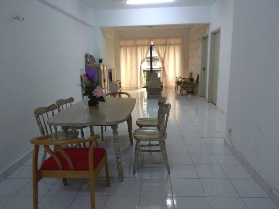 Living room, Dining area, Family
