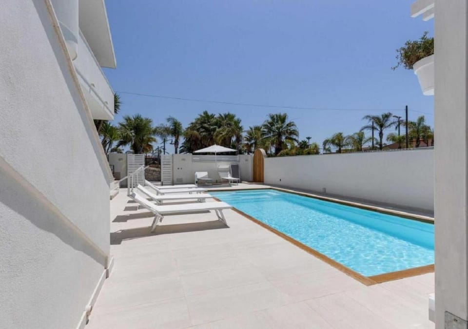 Property building, Balcony/Terrace, Swimming pool