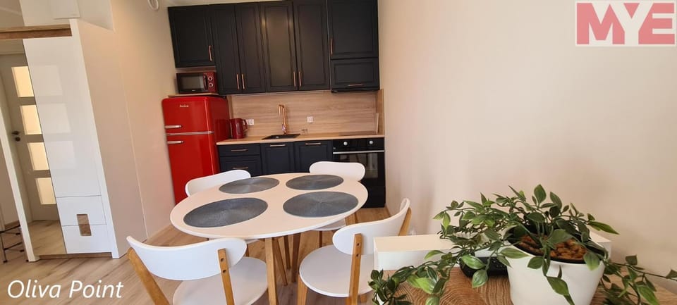 Kitchen or kitchenette, Dining area, minibar, stove