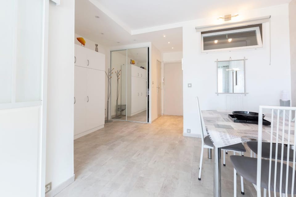 Florida 35m studio with sea views close to the Croisette Apartment in Cannes