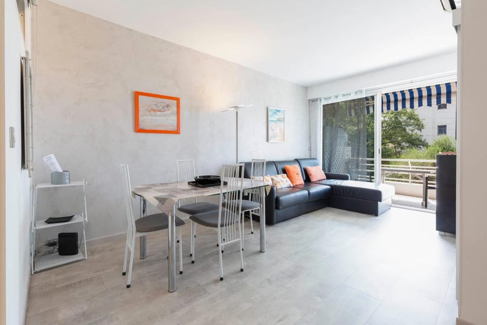 Florida 35m studio with sea views close to the Croisette Apartment in Cannes
