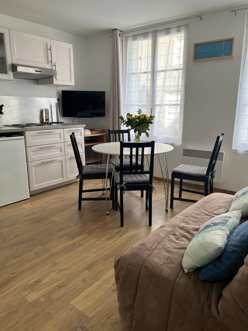Kitchen or kitchenette, Living room