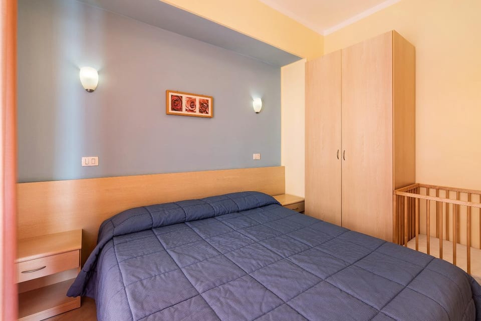 Property building, Living room, Bedroom