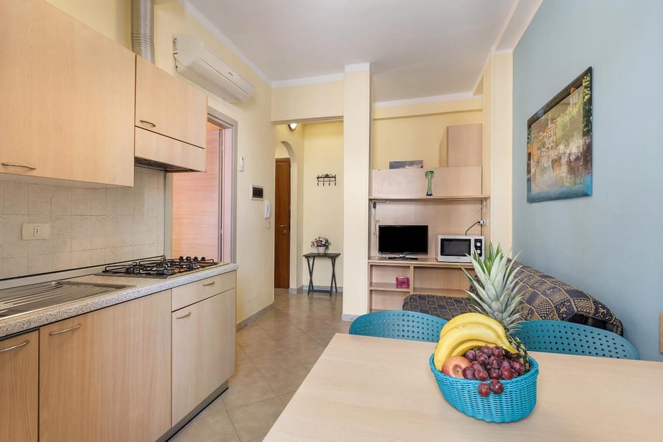 Kitchen or kitchenette, Living room