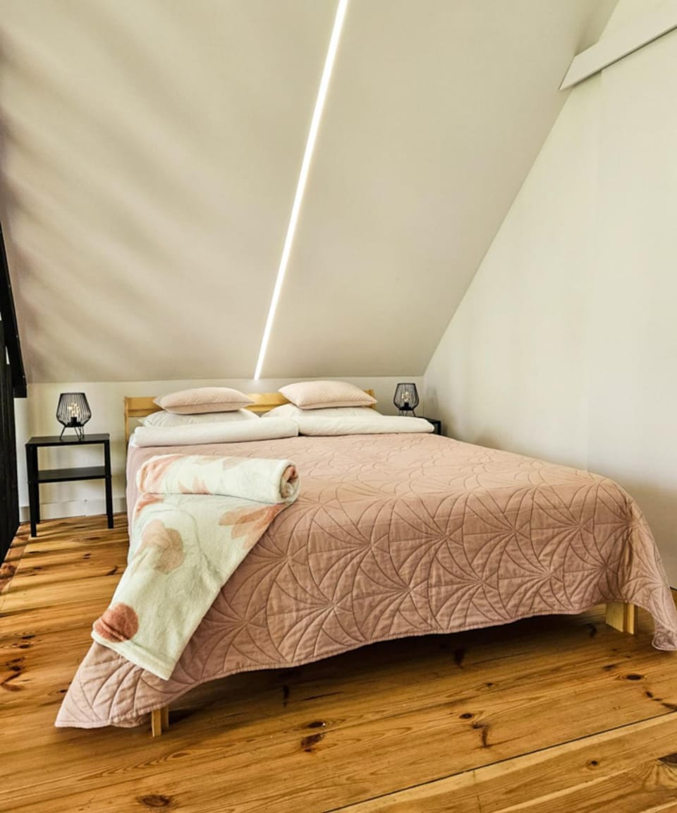 Bed, View (from property/room), Photo of the whole room, Decorative detail, Bedroom, Area and facilities